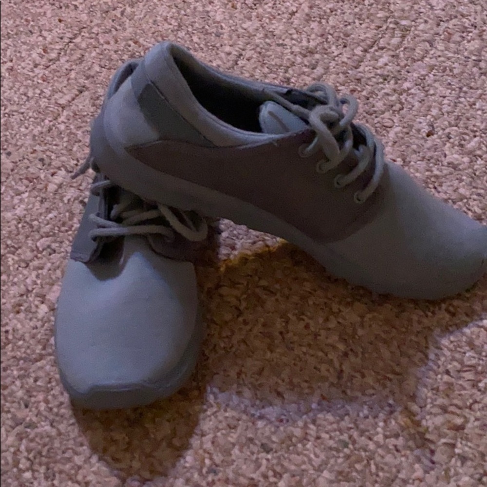 Women’s Etnies Tennis shoes